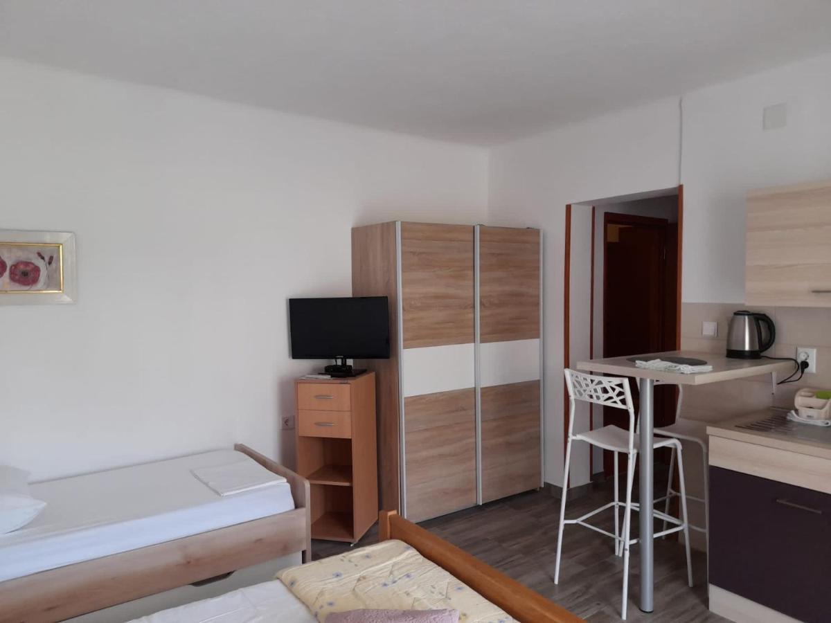 פג Rooms & Apartments Kaurloto מראה חיצוני תמונה